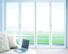 塑钢门窗均在工厂车间用专业设备加工制作